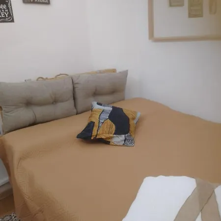 Santa Barbara Apartment *